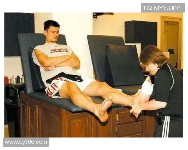 姚明传奇再现泰坦姚明球鞋引领篮球潮流新风尚