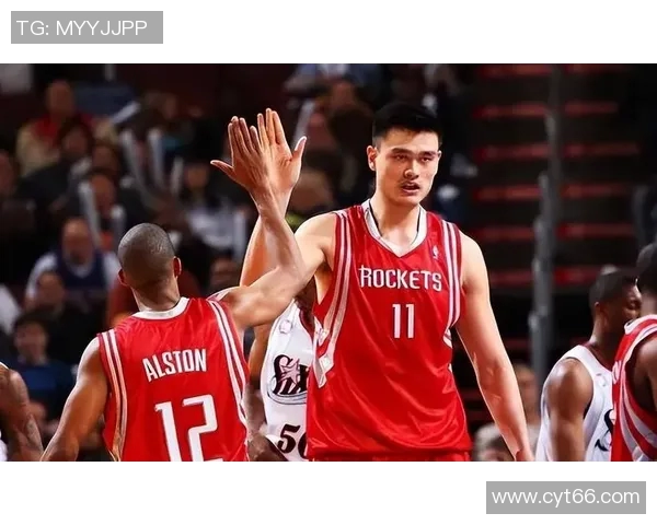 姚明加盟休斯顿火箭开启NBA新篇章引发全球篮球热潮
